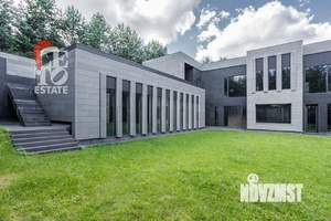 Дом 2240м², 3-этажный, участок 40 сот.