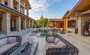 Дом 1737м², 4-этажный, участок 15 сот.