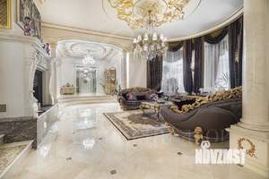 Дом 1500м², 3-этажный, участок 60 сот.