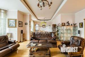 Дом 850м², 3-этажный, участок 95 сот.