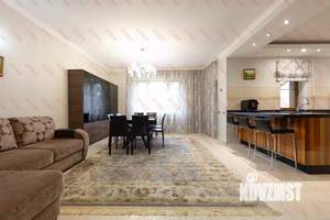 Дом 537м², 3-этажный, участок 12 сот.