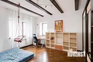 Дом 600м², 3-этажный, участок 25 сот.