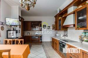 Дом 850м², 3-этажный, участок 95 сот.