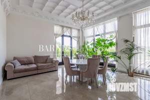 Дом 1667м², 2-этажный, участок 25 сот.