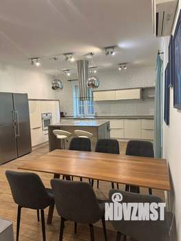 Дом 243м², 2-этажный, участок 6 сот.