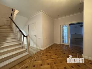 Коттедж 485м&sup2;, 3-этажный, на длительный срок, 