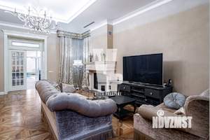 Коттедж 800м&sup2;, 3-этажный, на длительный срок, 