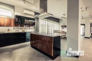 Дом 800м², 2-этажный, на длительный срок, 