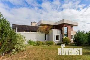 Дом 1000м&sup2;, 3-этажный, посуточно, 