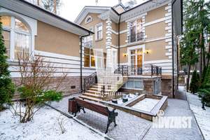 Коттедж 800м&sup2;, 3-этажный, на длительный срок, 