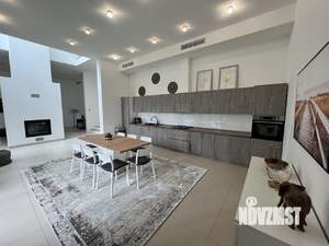 Дом 420м&sup2;, 2-этажный, на длительный срок, 