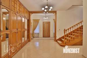 Коттедж 450м&sup2;, 3-этажный, на длительный срок, 