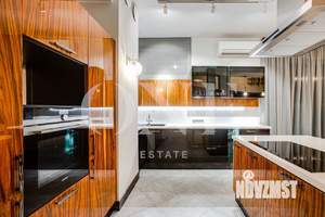 Дом 850м², 3-этажный, на длительный срок, 