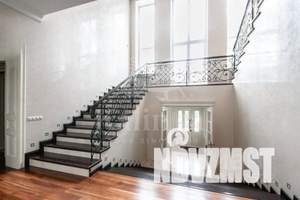 Дом 1122м&sup2;, 2-этажный, на длительный срок, 