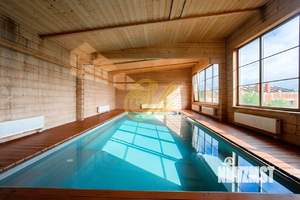 Дом 1000м&sup2;, 3-этажный, посуточно, 