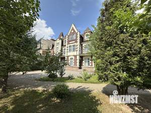 Таунхаус 450м², 3-этажный, на длительный срок, 