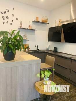 Дом 300м², 2-этажный, на длительный срок, 