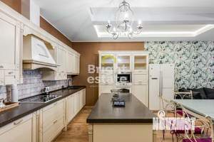 Таунхаус 265м², 3-этажный, на длительный срок, 