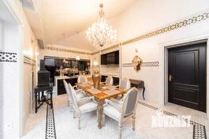 Дом 860м&sup2;, 3-этажный, на длительный срок, 