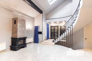 Дом 250м², 2-этажный, на длительный срок, 