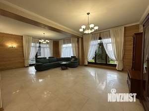 Таунхаус 300м², 3-этажный, на длительный срок, 