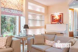 Коттедж 500м&sup2;, 3-этажный, на длительный срок, 