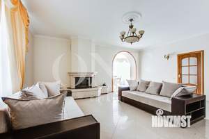 Дом 500м&sup2;, 3-этажный, на длительный срок, 