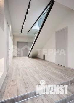 Дом 382м&sup2;, 2-этажный, на длительный срок, 