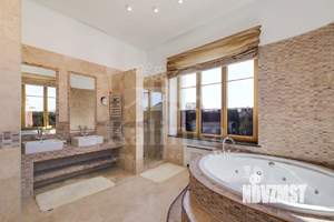 Дом 632м&sup2;, 3-этажный, на длительный срок, 