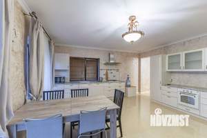 Коттедж 400м&sup2;, 2-этажный, на длительный срок, 