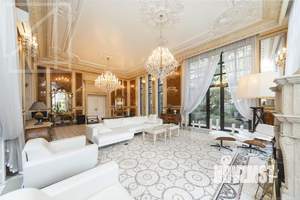 Дом 860м&sup2;, 3-этажный, на длительный срок, 