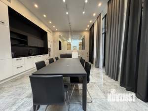 Коттедж 380м&sup2;, 2-этажный, на длительный срок, 