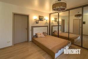 Дом 245м&sup2;, 3-этажный, на длительный срок, 