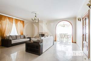 Дом 500м&sup2;, 3-этажный, на длительный срок, 