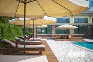 Дом 1660м², 2-этажный, на длительный срок, 