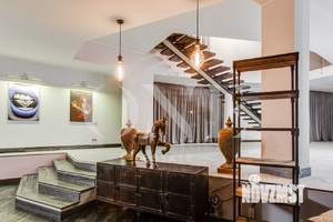 Дом 850м², 3-этажный, на длительный срок, 