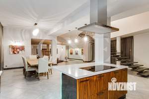 Дом 850м&sup2;, 3-этажный, на длительный срок, 