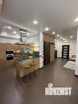 Таунхаус 220м², 3-этажный, на длительный срок, 