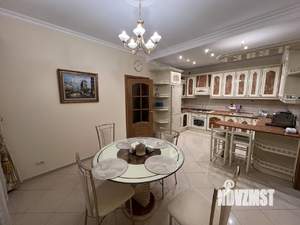 Дом 500м&sup2;, 3-этажный, на длительный срок, 