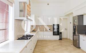 Дом 1660м², 3-этажный, на длительный срок, 