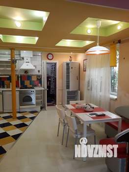 Коттедж 170м², 3-этажный, на длительный срок, 