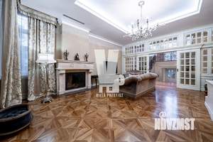 Коттедж 800м&sup2;, 3-этажный, на длительный срок, 