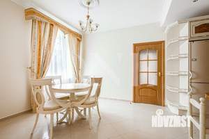 Дом 500м&sup2;, 3-этажный, на длительный срок, 