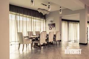 Дом 880м&sup2;, 3-этажный, на длительный срок, 