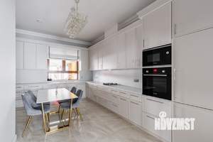 Таунхаус 296м², 4-этажный, на длительный срок, 