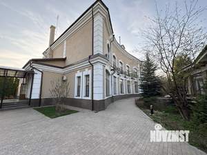 Коттедж 1000м&sup2;, 3-этажный, на длительный срок, 