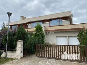 Дом 620м², 2-этажный, посуточно, 