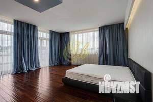 Дом 1000м&sup2;, 3-этажный, посуточно, 