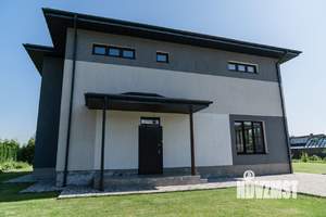 Коттедж 214м&sup2;, 2-этажный, на длительный срок, 