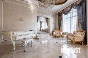 Дом 1000м&sup2;, 3-этажный, на длительный срок, 